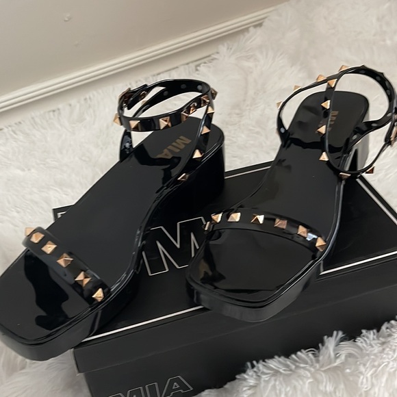 MIA-summer, gel sandals, black with studs! Size 8 - Picture 2 of 5